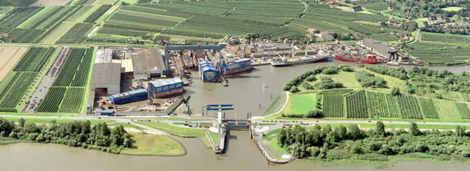 ドイツ、ハンブルクのエルベ川の南岸にあるペラシエタス造船所。